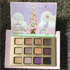 Too Faced - Christmas In New York Merry Macarons eyeshadow palette